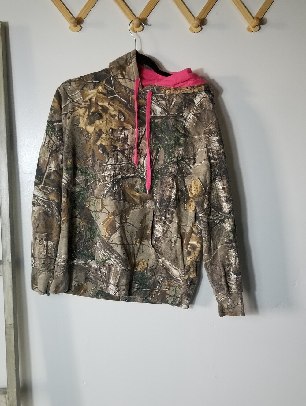 REALTREE WOMEN'S CAMO WITH PINK HOODIE SIZE LARGE